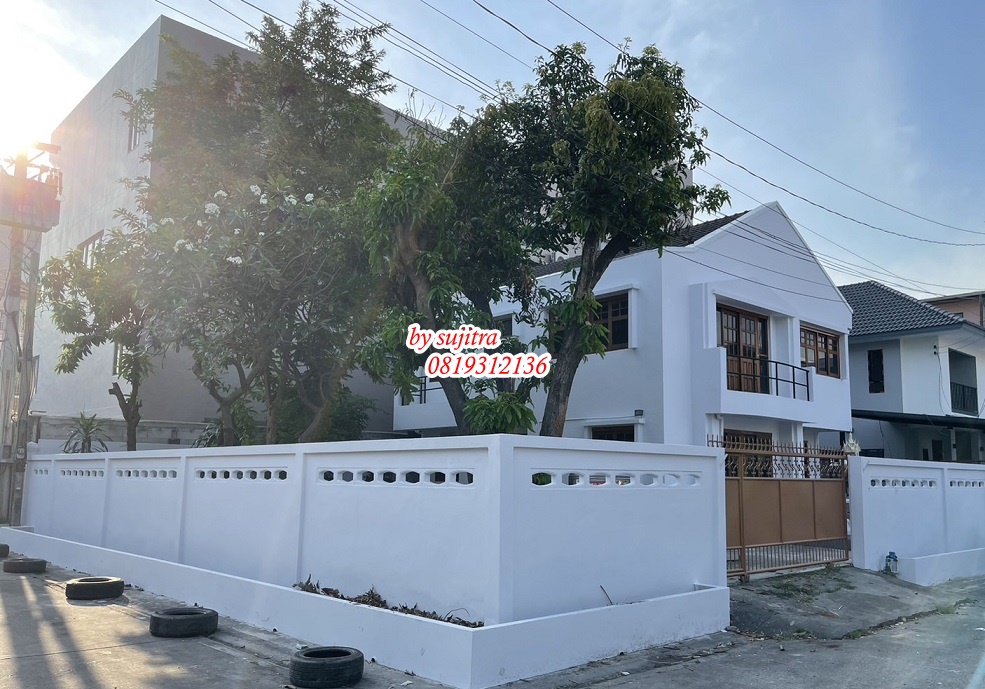 For RentHouseRatchadapisek, Huaikwang, Suttisan : 2-storey detached house for rent, 80 sq m., corner corner, newly renovated, near MRT Sutthisan, Ratchada-Sutthisan Road
