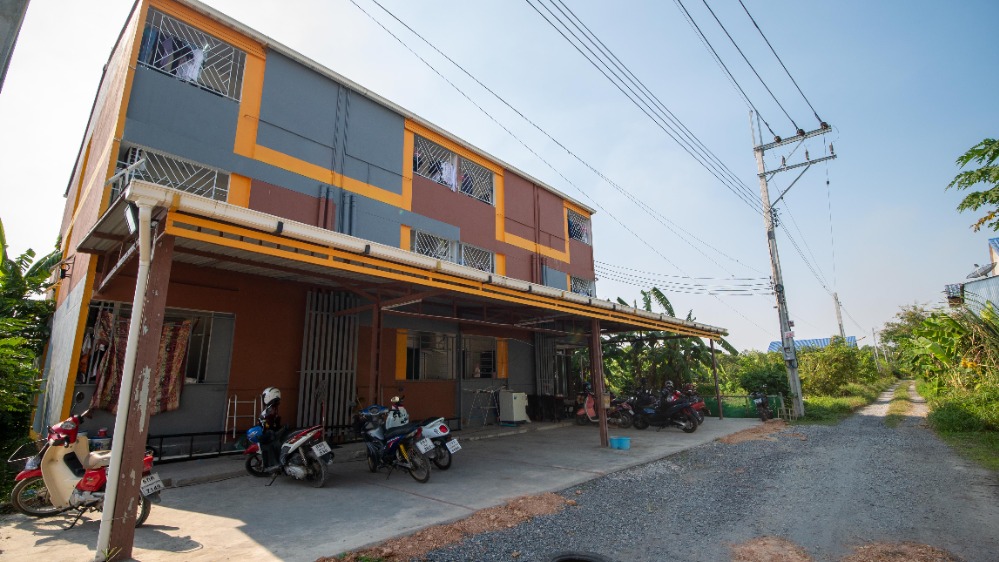 For SaleBusinesses for saleLadkrabang, Suwannaphum Airport : Tenants are always full!! Selling a new dormitory, 3 floors, 20 rooms, 100 sq m. Chalong Krung, Lat Krabang! The center of employment!!