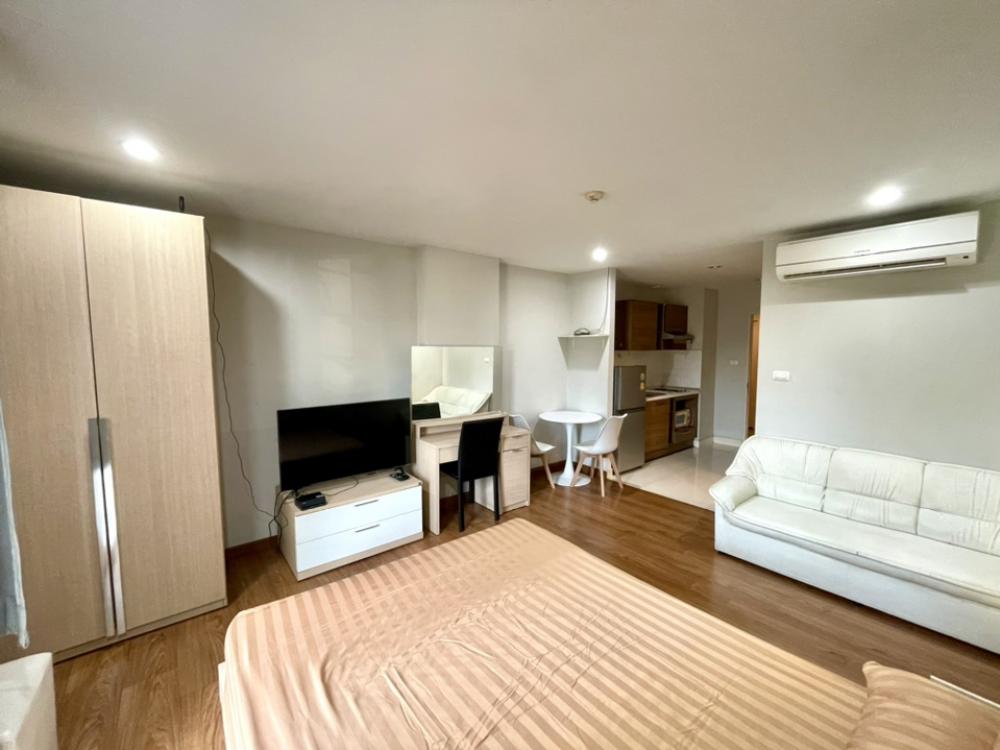 For RentCondoRatchathewi,Phayathai : Condo for rent, Ratchawithi City Resort, near BTS Victory Monument.