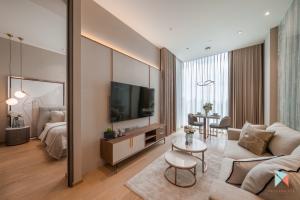 For RentCondoWitthayu, Chidlom, Langsuan, Ploenchit : 28 Chidlom,new room,beautifully decorated😍 High floor, clear view, Super Luxury, the best location, interested in making an appointment to view the room,Call now 062-4245474