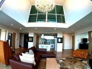 For SaleCondoSukhumvit, Asoke, Thonglor : Quick sale, fullerton condo, Ekkamai, duplex penthouse room, area 289.91 sq m., 34th floor, 35