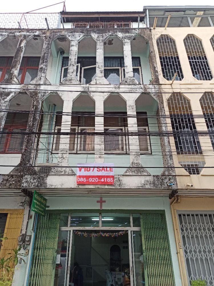 For SaleShophouseOnnut, Udomsuk : Commercial building for sale, 4 and a half floors, located in the heart of the city Soi Pridi Banomyong 9 Sukhumvit 71