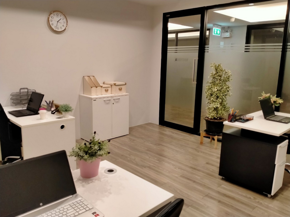 For RentOfficeChaengwatana, Muangthong : For inquiries, call 095-768-8728 Office for rent Office for rent, cheap price, small - large, 12-300 square meters in Muang Thong Thani Near the up-down point of the expressway, only 3 minutes