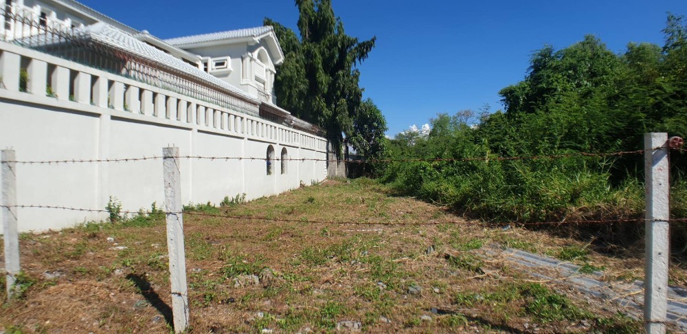 For SaleLandPathum Thani,Rangsit, Thammasat : Land for sale in Muang Ek, filled with Eak Udon Road, near Lak Hok BTS station.