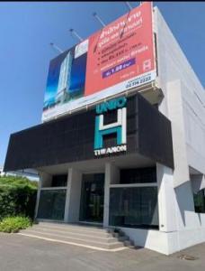 For RentShophouseRama5, Ratchapruek, Bangkruai : For rent is a 3-storey building, width 12 meters, depth 20 meters, good condition, with a usable area of 600 square meters, on an area of 120 square meters, with parking spaces for more than 10 cars in front of the building, near the Ministry of Public He