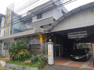 For SaleOfficeMin Buri, Romklao : 3 storey office for sale with parking hall 95 wa (Ramkhamhaeng) near BTS Sammakorn