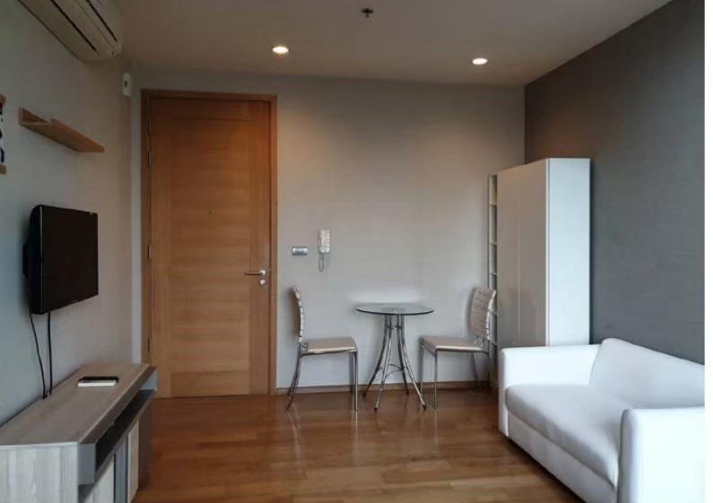 For RentCondoWongwianyai, Charoennakor : Fuse Sathorn- Taksin Studio Room, High Floor, Fully Furnished, Ready To Move In 9,500 Baht🤩🤩