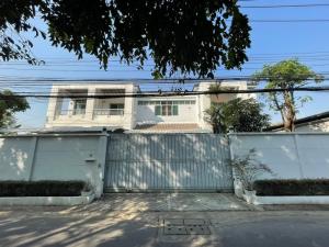 For SaleHouseChokchai 4, Ladprao 71, Ladprao 48, : 2 storey detached house for sale, Nak Niwat, near Central East Ville, area 99 square meters, 3 bedrooms, 2 bathrooms.