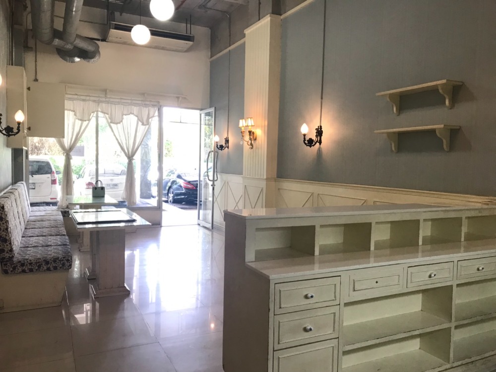 For SaleCondoPattanakan, Srinakarin : Condo for sale Supalai Park Srinakarin can do office or restaurant