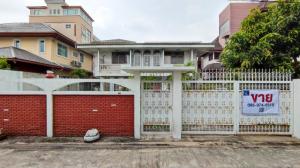 For SaleLandRatchadapisek, Huaikwang, Suttisan : Land for sale 89 sq wa, Ladprao 48, width, good location, located in a residential area, only 5 minutes from Ratchadaphisek Road and MRT Sutthisan.
