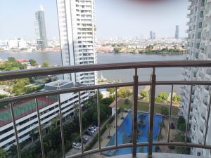 For SaleCondoWongwianyai, Charoennakor : Supalai River Resort Condo, very large room, size 104 sq m. (including private parking lot), pool view, best panoramic view of the Chao Phraya River