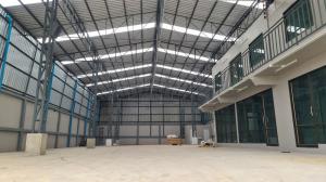 For RentWarehouseSamut Prakan,Samrong : New warehouse for rent with office, Thepharak Road Km.2, near Kanchanaburi Ring Road. Next to Thepharak Road near the yellow train station with 2-storey office office, easy access to warehouse, high roof
