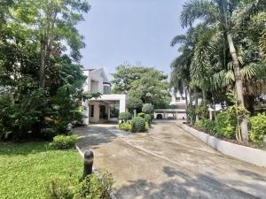 For SaleHouseChaengwatana, Muangthong : Land for sale 3 rai 1 ngan, free 3 single houses, ten million baht, near BTS Chaengwattana, golden location, convenient to travel, selling very cheap