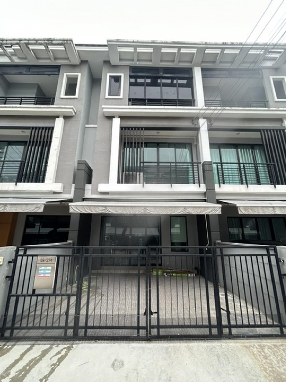 For RentTownhouseRathburana, Suksawat : For rent!! Townhome 🍄Baan Klang Muang Suksawat, convenient travel, next to the main road, near the expressway and Bhumibol Bridge.