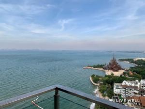 For SaleCondoPattaya, Bangsaen, Chonburi : Beachfront Condominium in Wongamat Area (North Pattaya) Sea View‼️ Thai/Foreigner Qouta Available ‼️
