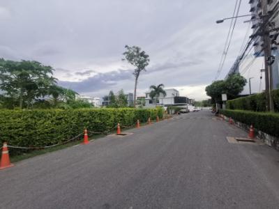 For RentLandPattanakan, Srinakarin : Land for rent, Soi Phatthanakan 40, 2 rai 57 square wa, suitable for offices, warehouses