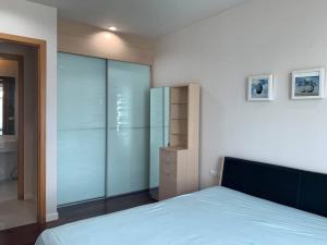 For RentCondoRama9, Petchburi, RCA : 💎 Circle condominium 💎 Beautiful room ❤️‍🔥 Wide area, clearly divided 🌟 High floor, good price, ready to move in 💯