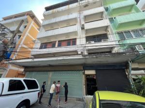 For SaleShophouseLadprao, Central Ladprao : Selling a 4.5-storey 2-storey commercial building in Sutthisan area, ready to add a full rooftop area.