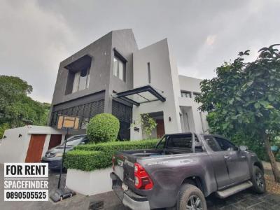 For RentHouseSukhumvit, Asoke, Thonglor : 2 Story House for rent with private pool in Thonglor Area / Walking Distance to BTS / Private Property with 24 hours securityUnit Type : 3 + 1 Bedrooms with Maidroom Unfurnished All Appliances2 Kitchens with all appliancesUnit Size 450 Sq.m Ready
