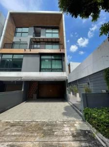 For SaleTownhouseChokchai 4, Ladprao 71, Ladprao 48, : Luxury townhome for sale. In the heart of the city, prime location, Ladprao 71 area (3 bedrooms, 4 bathrooms, 3 floors and a half 30 sq m.) 8.9 million baht.