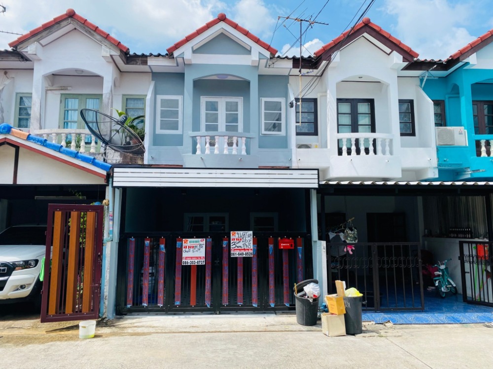 For SaleTownhouseMin Buri, Romklao : Townhouse for sale, 2 floors, 16.8 sq m. Taweesap Village, Sam Wa Road 16, Khlong Sam Wa District.