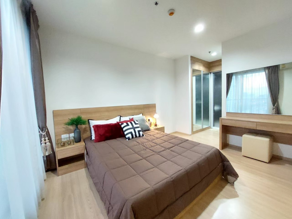 For SaleCondoSapankwai,Jatujak : 🔥HOT PRICE🔥 Urgent sale, cheap sale, 1 bed 45 sqm, Rhythm Phahon Ari Condo, easy to travel around, near the train station, easy to find food, can invest, live by yourself, only 4.85 million baht.