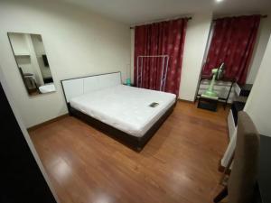 For RentCondoRatchathewi,Phayathai : Wish @ Siam Urgent rent !! The room is very spacious. You can ask for more information.