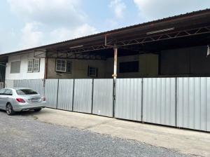 For RentWarehouseChaengwatana, Muangthong : For rent a 2-storey building with accommodation in Soi Wat Ku, Pak Kret, suitable for shops. Storage and distribution