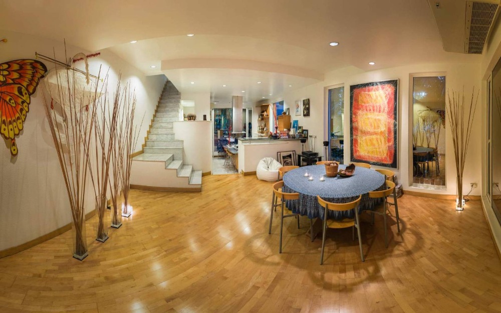 ขายทาวน์เฮ้าส์/ทาวน์โฮมพระราม 9 เพชรบุรีตัดใหม่ RCA : Rama 9 City Home classical living place Corner townhome in the city location with mini garden for sale There are only 11 units. Most of the neighbors are foreigners. Cosy & nice atmosphere. Area : 47 Sqw.