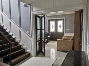 ให้เช่าบ้านบางนา แบริ่ง ลาซาล : House narasiri for rent