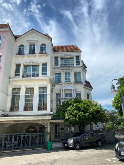 For SaleTownhouseSathorn, Narathiwat : Quick sale! Baan Klang Krung Sathorn, North-South Road **Parking for 5 cars** Central location near BTS Surasak ***Price includes expenses 20,000,000 baht***(Ref. No. : 20537 )