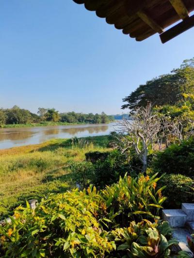 For SaleBusinesses for saleUttaradit : 🎊🎊 Selling business at Baan Rim Nam Resort, Uttaradit Province. Very worthwhile. Price is less than 100 million!!! Land and rooms for customers next to the Nan River. Beautiful, good atmosphere, surrounded by trees. You can continue your business or conti