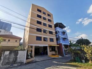 For SaleBusinesses for saleRattanathibet, Sanambinna : Urgent sale, apartment 60 square meters, 6 floors, Tiwanon Soi 2, near the train station. Opposite Big C.