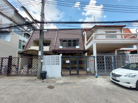 For SaleTownhousePinklao, Charansanitwong : sale, townhouse, fully furnished, 25 sq m. Chaimongkol University, Soi Charansanitwong 37, Bangkok Noi, near Makro Charan.