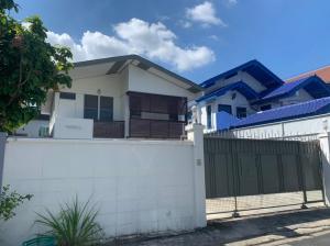 For SaleHouseYothinpattana,CDC : (H070) House for sale, very good location, Town in Town. Along the expressway Ekkamai - Ramintra 45 sq. wa.
