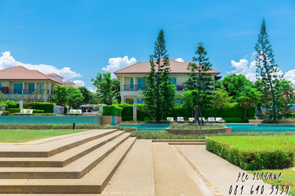 For SaleHouseCha-am Phetchaburi : House for sale, next to the sea, Cha Am - Hua Hin, beautiful plot, rare, private beach, can play in the water, ready to decorate, cheap price, only 30.98 million.