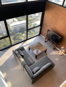 For RentCondoSilom, Saladaeng, Bangrak : Condo for rent, The Lofts Silom, 127 sq m. Duplex, 2 large bedrooms, luxury, high floor, very beautiful, fully furnished, ready to move in
