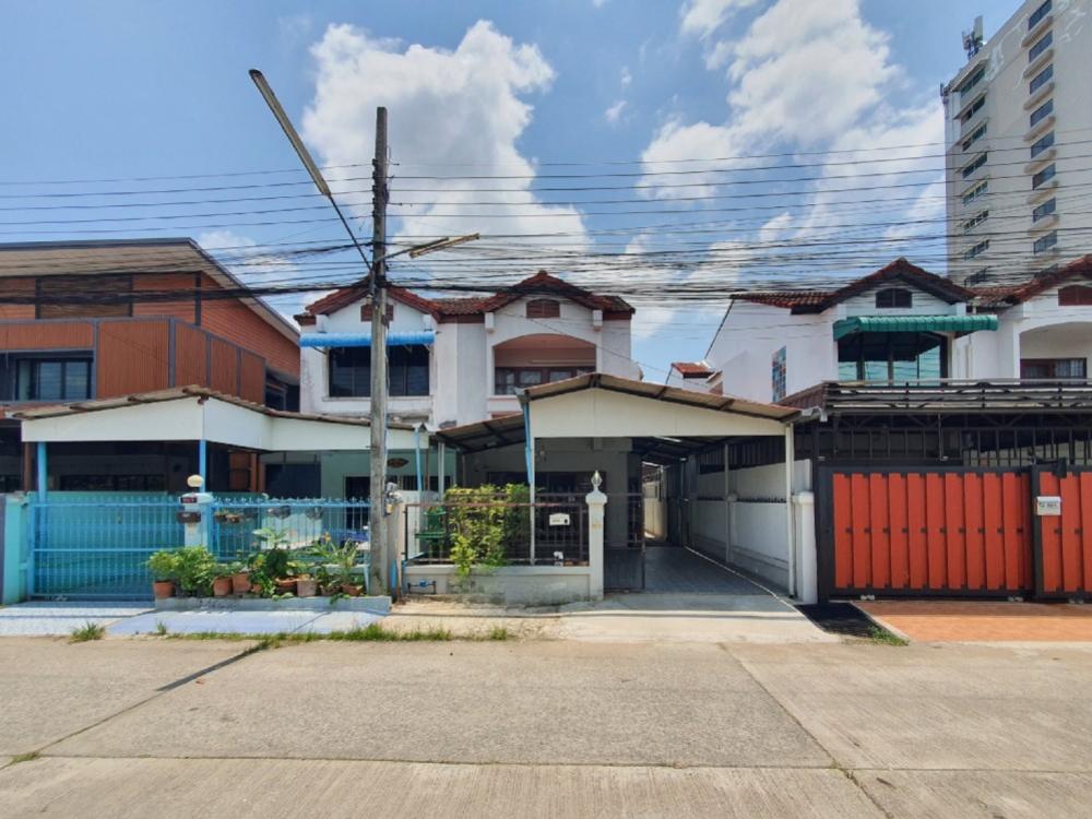 For SaleHouseChiang Mai : Twin house 36 square wa. Near Promenada 2 km. Near Super 500 m. Near Ring Road 300 m. Wide like a single house. Better value than buying a condo