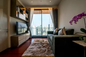 For RentCondoSukhumvit, Asoke, Thonglor : 🔥 Special discount price 🔥 Luxury condo for rent, Khun by Yoo, north, not hot, fully furnished, ready to move in.