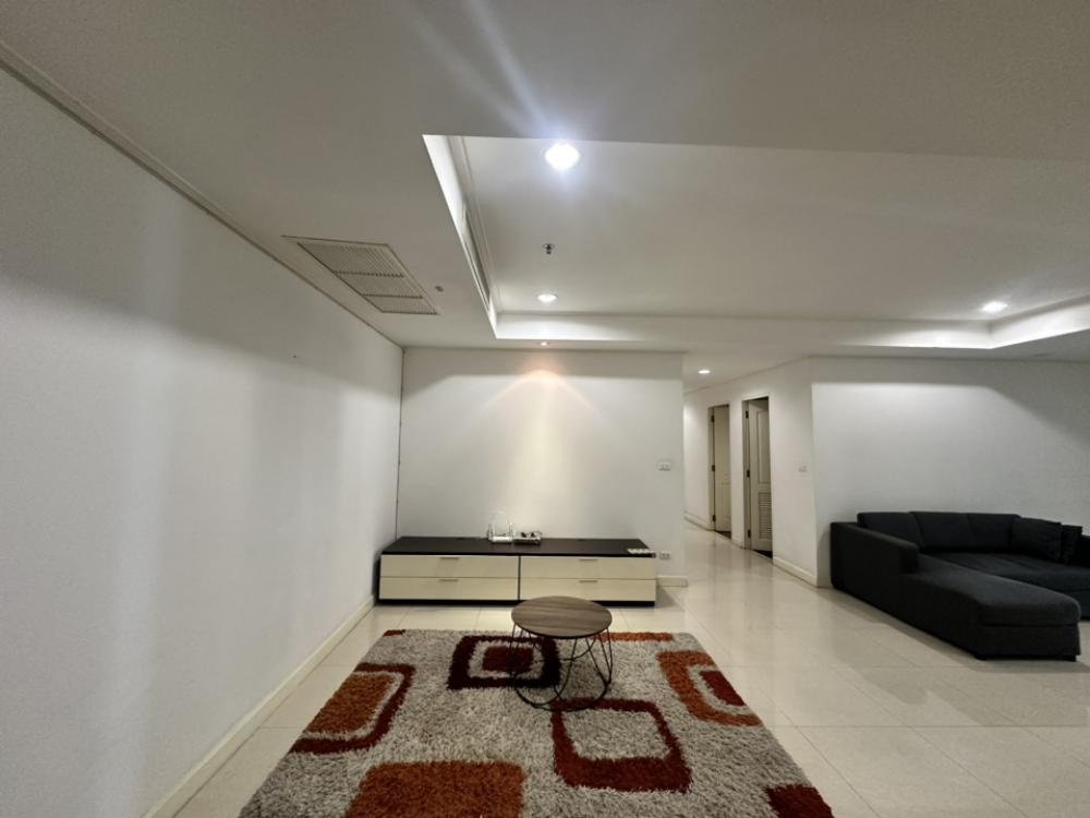 For SaleCondoSukhumvit, Asoke, Thonglor : Sale with tenant - The best deal for sale at this moment-- 182 SQM unit for sale on top floor (facing to North and South)