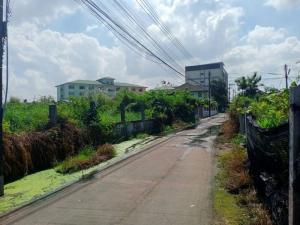 For SaleLandSriracha Laem Chabang Ban Bueng : Land for sale, cheap price, 205 sq wa, next to public roads on both sides, only 300 m from Rai Kluay _ Assumption Rd., Sriracha.