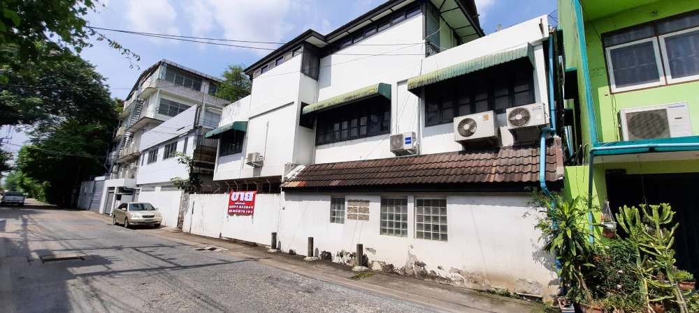 For SaleHouseOnnut, Udomsuk : 3 storey detached house for sale, Sukhumvit 101/1 Road, Soi Punnawithi, 74 sq.wa., on both sides of the public road. Single house built by myself, ready to live, negotiable