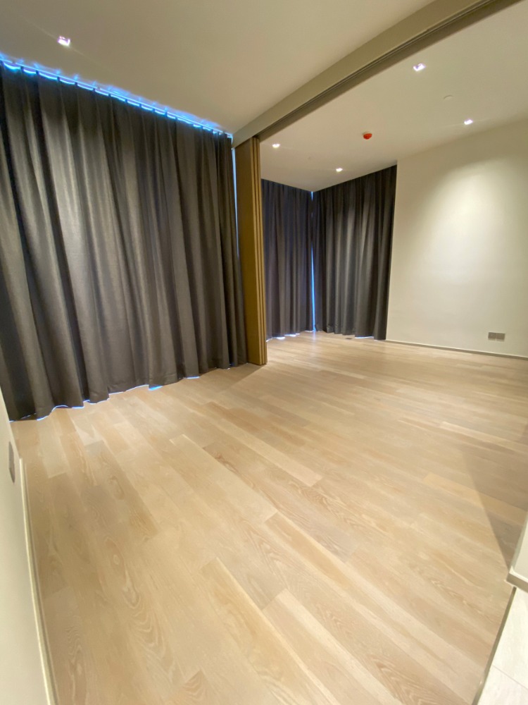 For SaleCondoSilom, Saladaeng, Bangrak : SALE  ขายด่วน **  Ashton Silom ห้องกว้าง  72 ตรม. พร้อมอยู่@ 15,800,000 บาท  Call 096-2615656