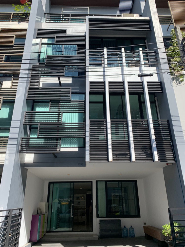 For SaleHome OfficeRamkhamhaeng, Hua Mak : Urgent sale!! Home office Nirvana Rama 9, 4-storey home office, fully furnished, ready to move in immediately. * Can be both office and private home *