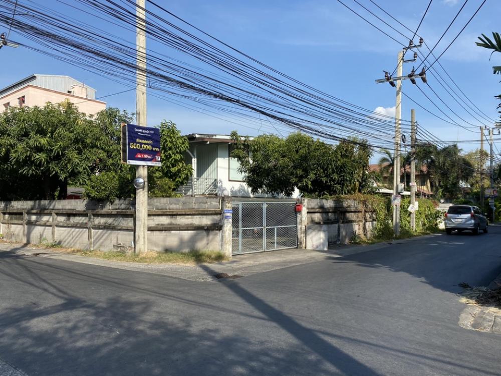 For SaleLandBangna, Bearing, Lasalle : H805-Land for sale With buildings, Sukhumvit105, convenient transportation, near BTS Bearing Station about 600-700 meters