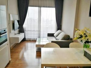 For RentCondoRatchadapisek, Huaikwang, Suttisan : IV022_P IVY AMPIO **Beautiful room, fully furnished** Clear view, unblocked, opposite to see trees and Chinese Embassy garden