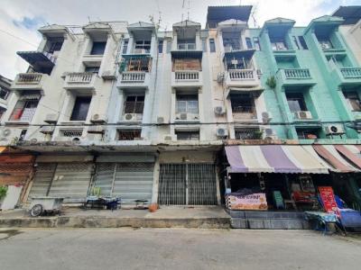 For SaleShophouseKasetsart, Ratchayothin : Quick sale!! Commercial building, Maruay project, Soi Phaholyothin 40, width 4 meters, depth 18 meters, near BTS Kasetsart University, only 500 meters