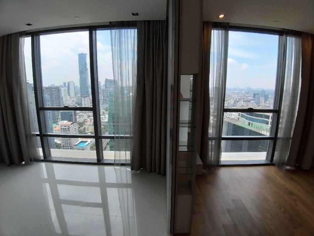 For SaleCondoSathorn, Narathiwat : 1 bedroom, 38th floor, east side, Mahanakhon building view, clear, size 59.3 sq m. Core B. Price 13.4 million baht, including expenses on the transfer day.