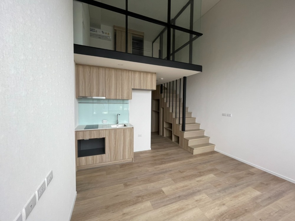 For SaleCondoOnnut, Udomsuk : Ramada Residence Sukhumvit 87: New condo for sale on the main road, near BTS, 1 Bed Duplex, high ceiling.