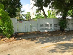 For SaleLandSukhumvit, Asoke, Thonglor : Empty land in Ekkamai area, 118 sq m., 200 meters into the alley, good location, beautiful plot, can be used as an office or a residence. Close to business, close to the train station